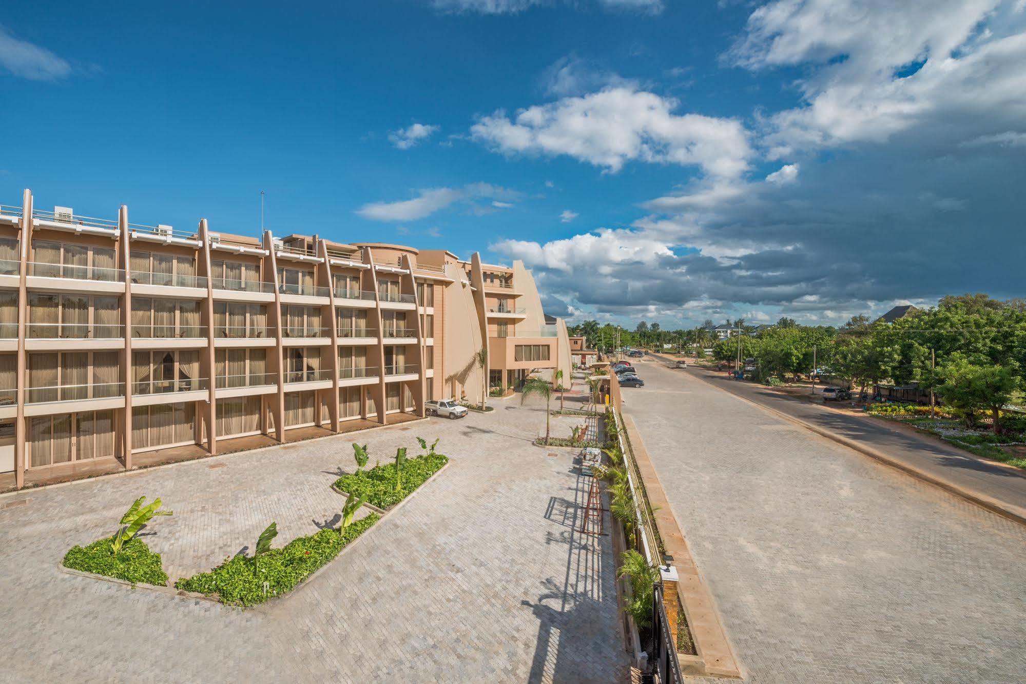 Ramada Resort By Wyndham Дар-эс-Саламе Экстерьер фото